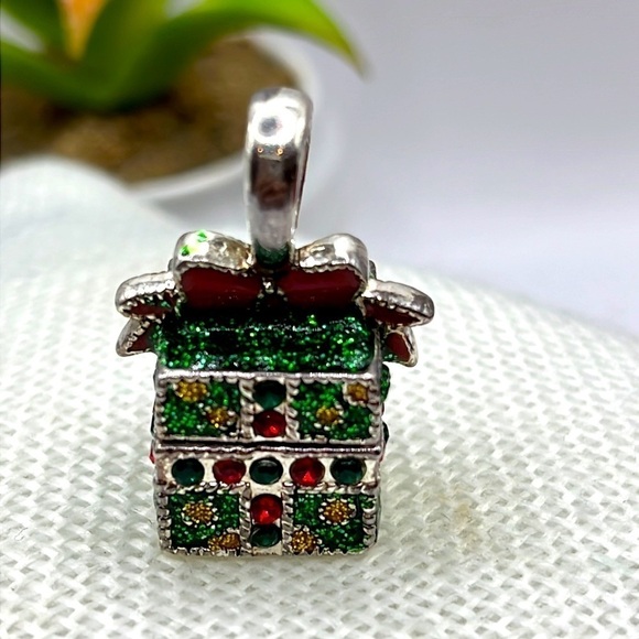 Christmas Gift Box Present  Pendant with a Christmas wish large Bale. Silvertone - Picture 10 of 12